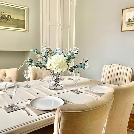 Lovely 3 Bed House In The Heart Of 첼튼엄 외부 사진