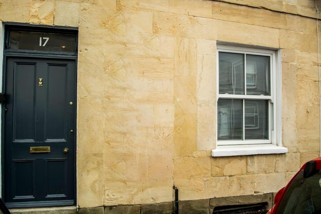 Lovely 3 Bed House In The Heart Of 첼튼엄 외부 사진