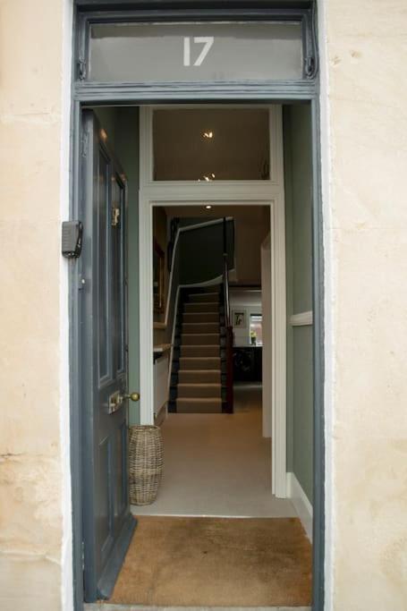 Lovely 3 Bed House In The Heart Of 첼튼엄 외부 사진
